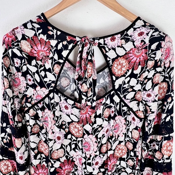 Xhilaration Floral Bell Sleeve Dress - Picture 4 of 5